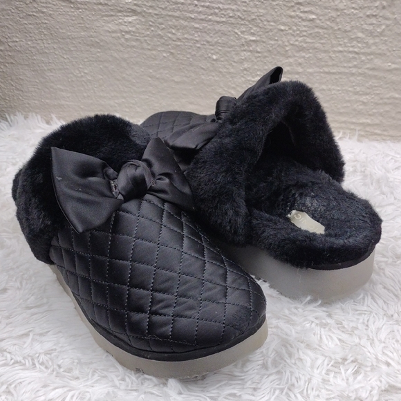 Vionic Promise Black Quilted Satin Faux Fur Round Toe Slip On Mule Slipper Shoe - Picture 1 of 16